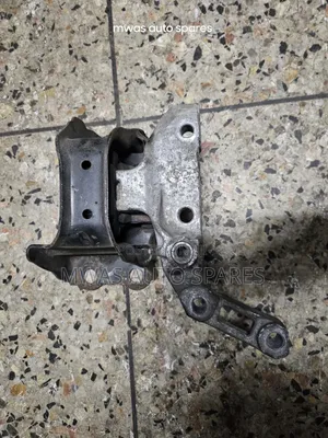 Nissan March Engine Mounting
