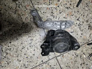 Nissan March Engine Mounting