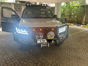 Toyota Land Cruiser 2009 White