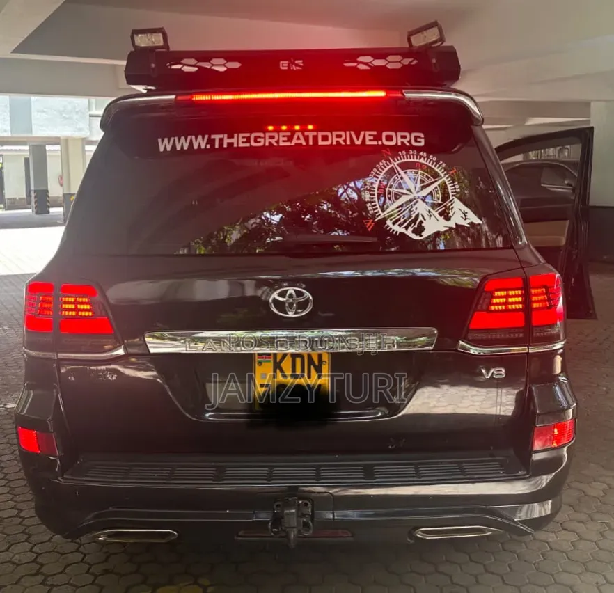 Toyota Land Cruiser 2009 White