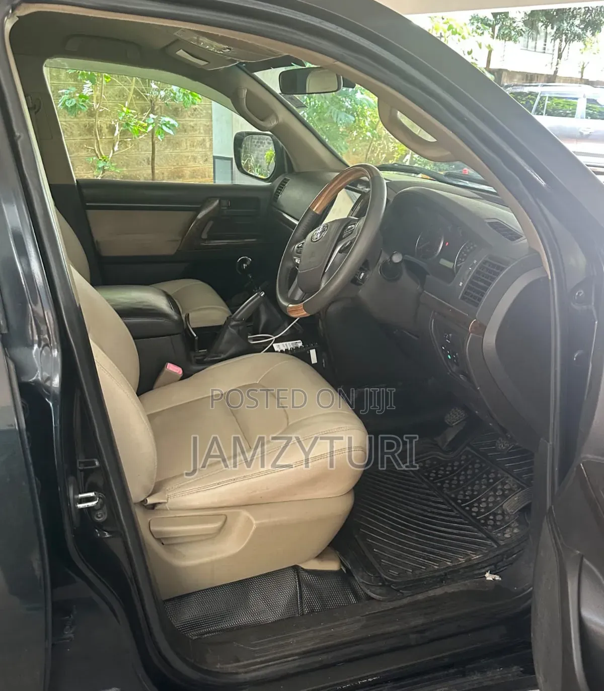 Toyota Land Cruiser 2009 White
