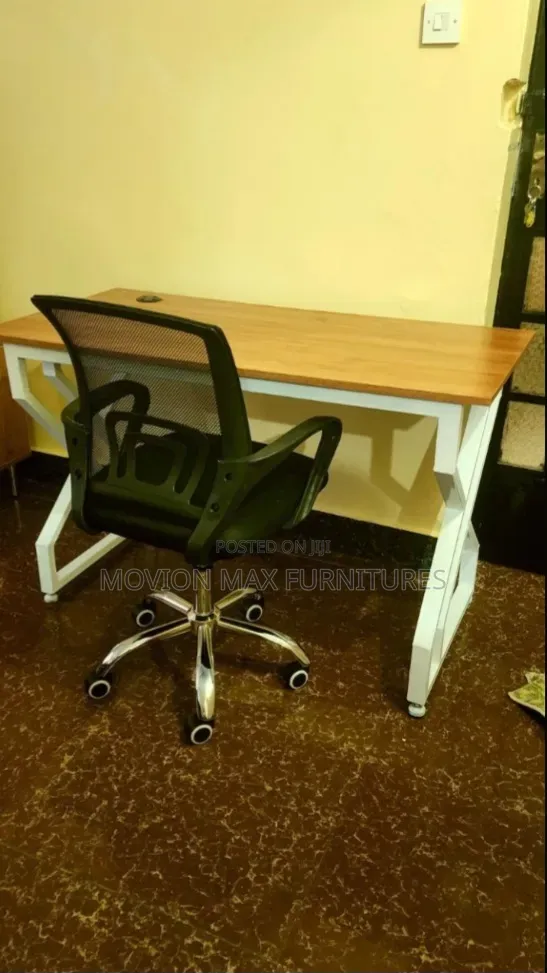 Metallic Stand With Chairs Mesh Chair