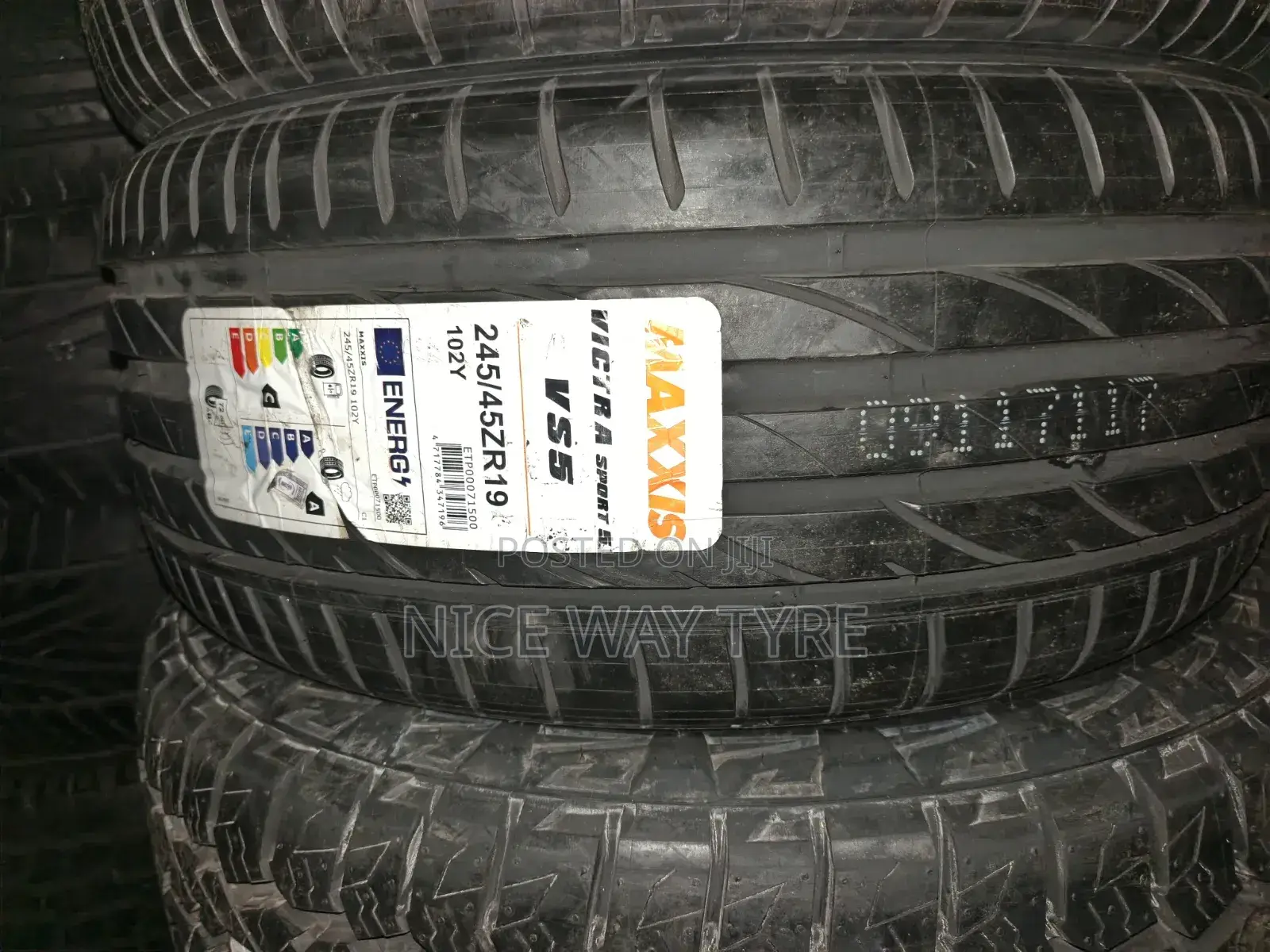 245/45r19 Maxxis
