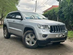 Jeep Grand Cherokee Limited 4x4 2012 Silver