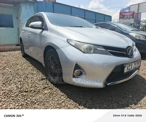 Toyota Auris 2012 Silver