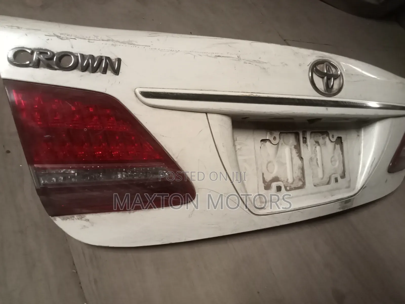 Toyota Crown GRS 200 Boot Lid