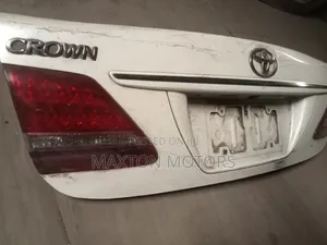 Toyota Crown GRS 200 Boot Lid