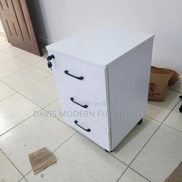 Modern 3-Drawers Pedestal Cabinet