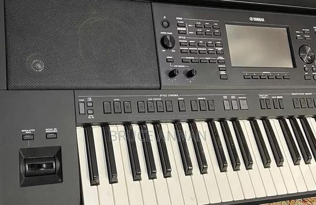 Yamaha PSR-Sx700 - thumbnail 2