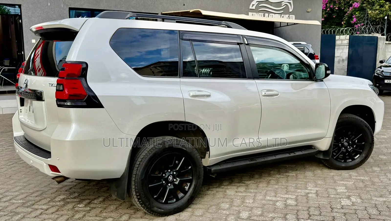 Toyota Land Cruiser Prado 2.8 2022 White