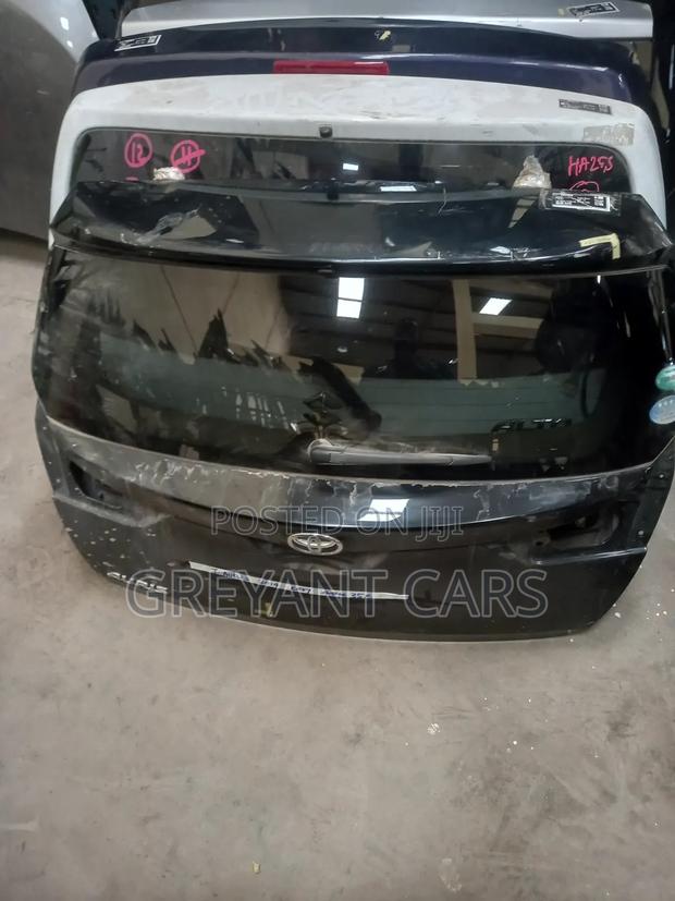 Toyota Auris Boot 2016