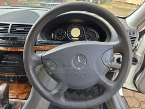 Mercedes-Benz E240 2004 Off white