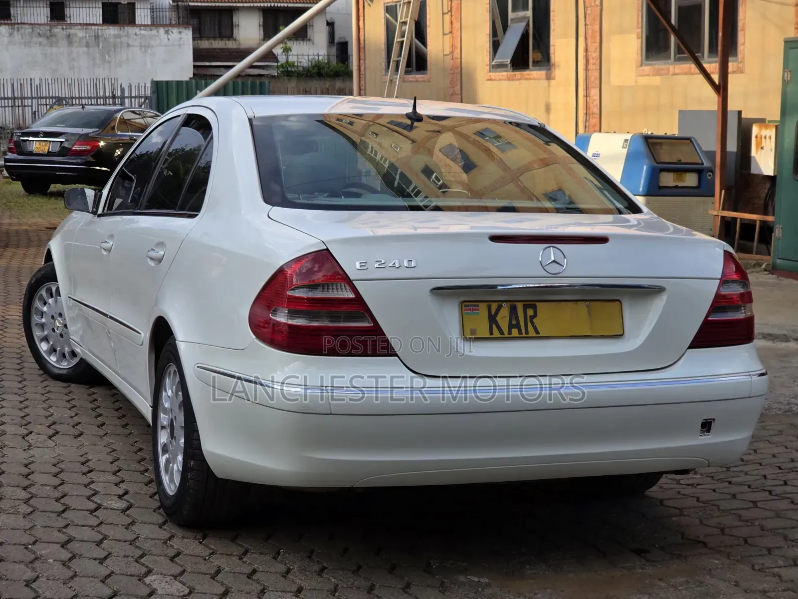 Mercedes-Benz E240 2004 Off white