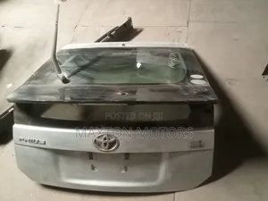 Toyota Prius Tailgate With Spoiler