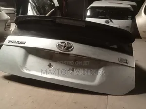 Toyota Prius Tailgate With Spoiler