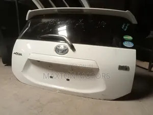 Toyota Aqua Tailgate With Spoiler