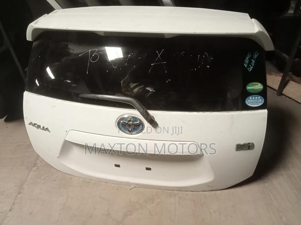 Toyota Aqua Tailgate With Spoiler - thumbnail 2