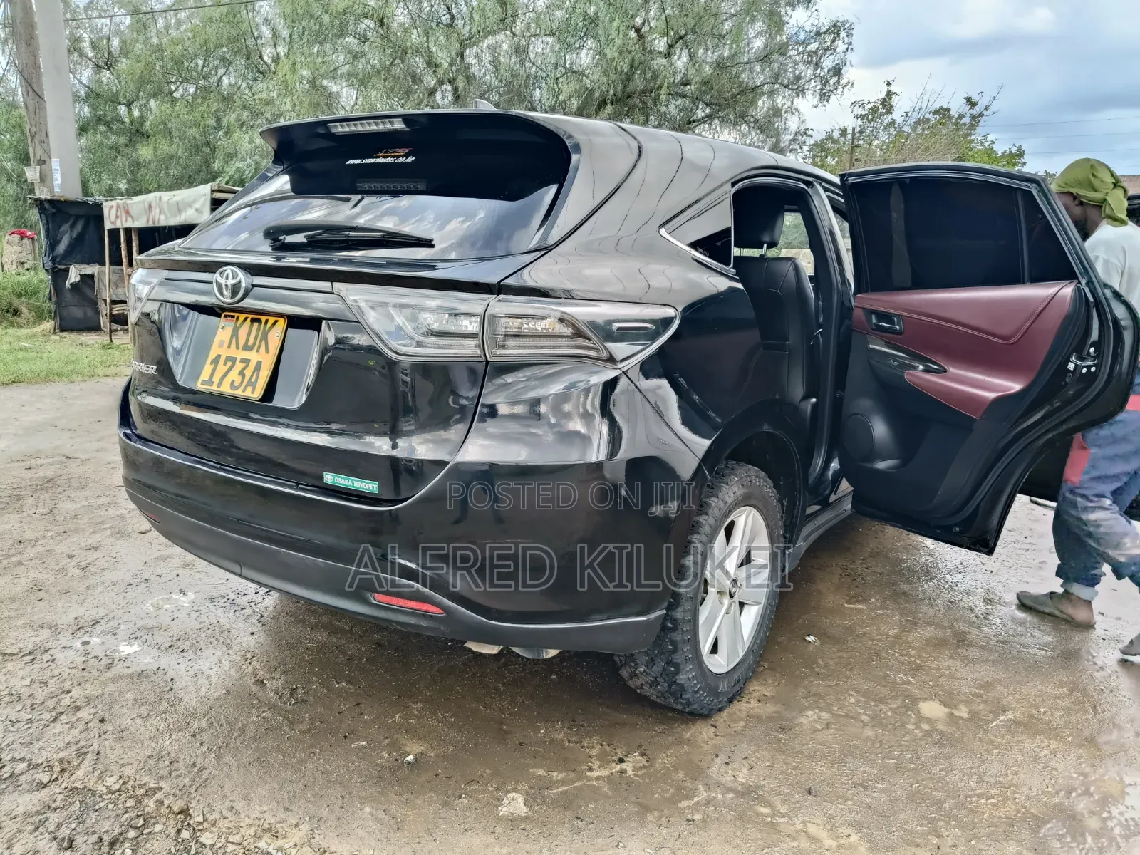 Toyota Harrier 2.0 2015 Black