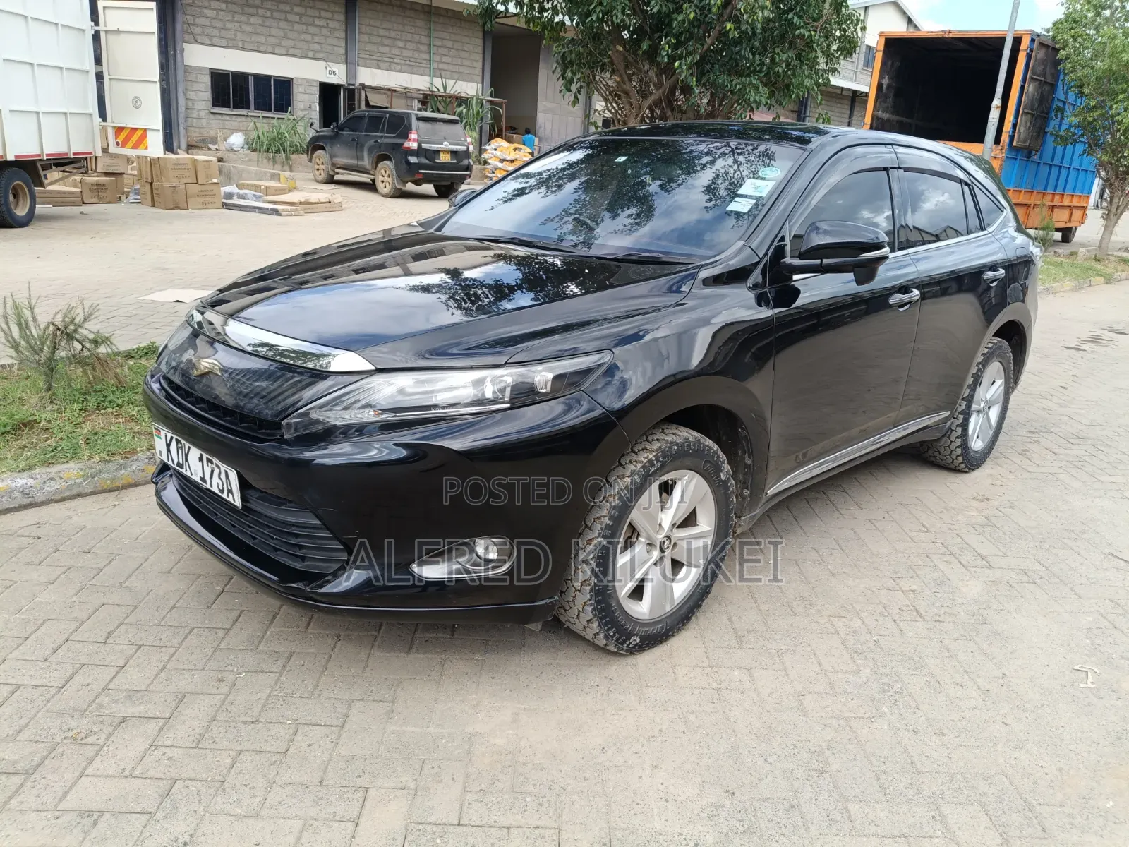 Toyota Harrier 2.0 2015 Black
