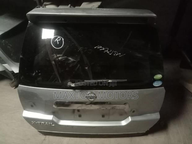 Nissan Xtrail Nt31 Tailgate With Spoiler - thumbnail 2