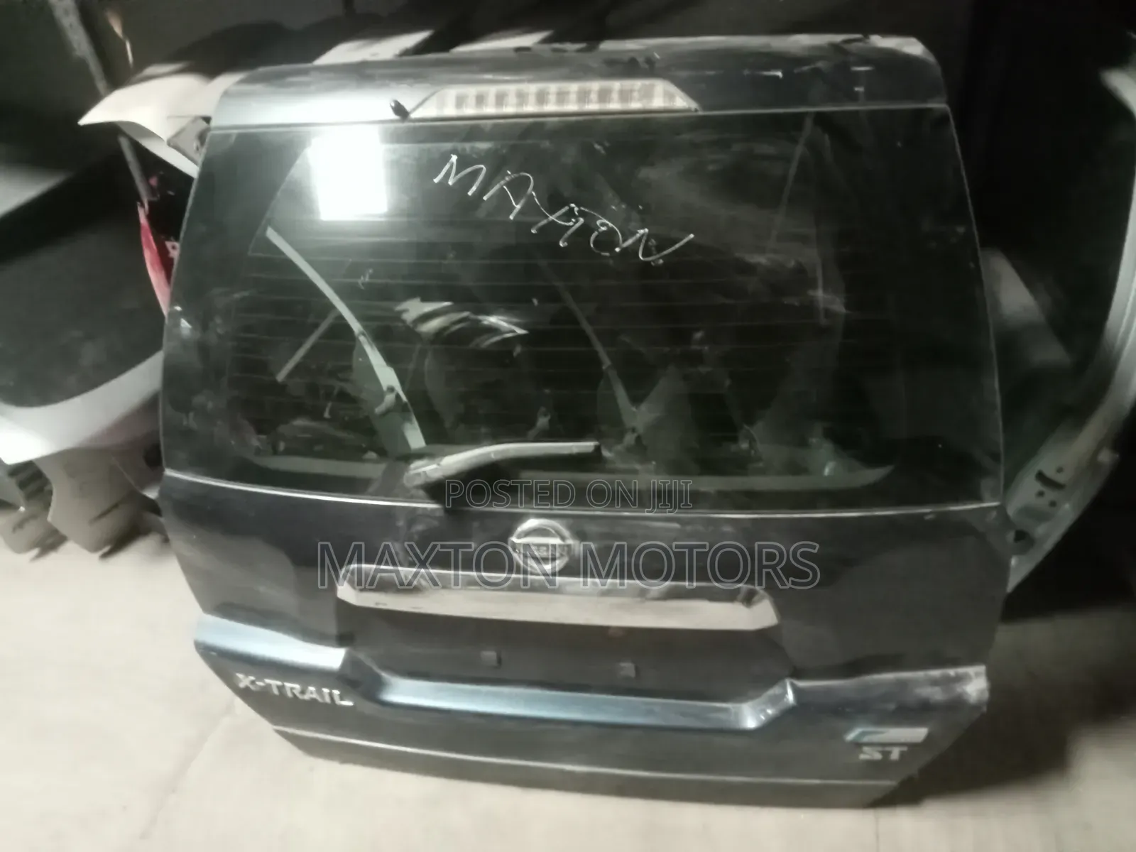 Xtrail Nt31 Tailgate Without Spoiler