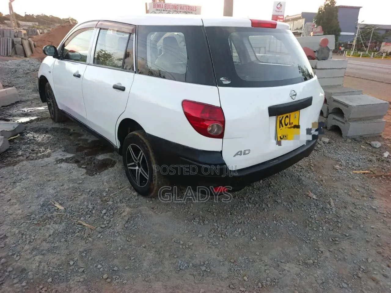 Nissan Advan 2010 White