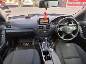 Mercedes-Benz C200 2011 Blue