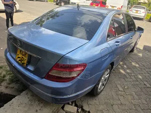 Mercedes-Benz C200 2011 Blue