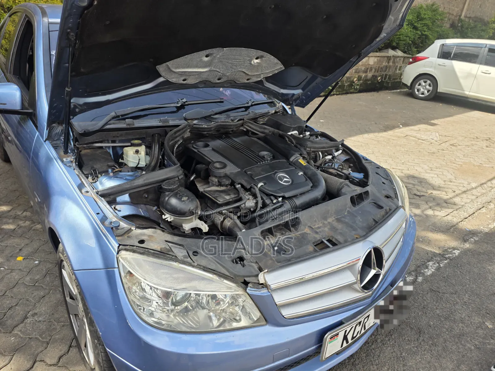 Mercedes-Benz C200 2011 Blue