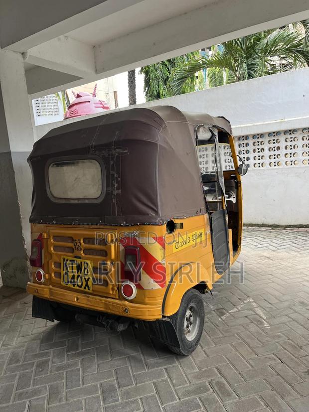 Bajaj RE 2012 Yellow - thumbnail 3