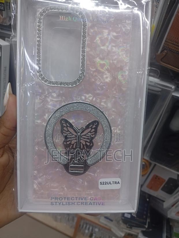 Samsung Galaxy S22 Ultra Featuring a Pink Glitter Design, a Silver . - main view