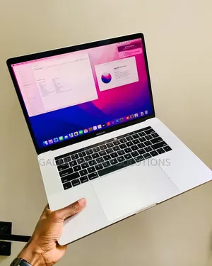 Laptop Apple MacBook Pro 2017 16GB Intel Core i7 SSD 512GB