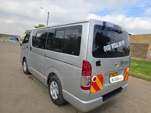 Toyota HiAce 2013 Silver