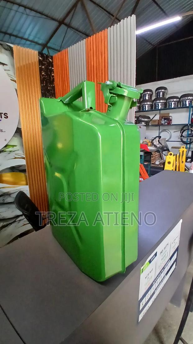 10 Litres Heavy Duty Fuel Jerrican - thumbnail 2