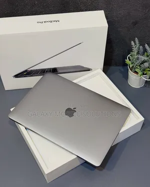 Laptop Apple MacBook Pro 2020 16GB Intel Core i7 SSD 512GB