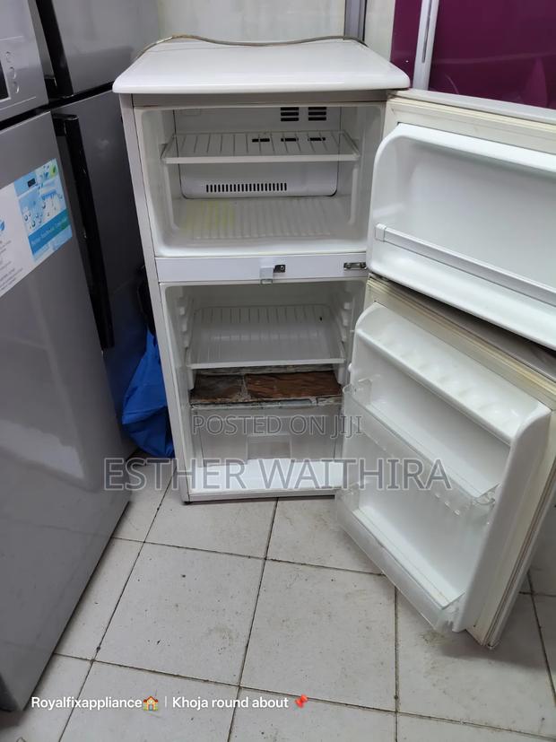 Lg Medium Size Pure White Fridge With No Dents - thumbnail 2