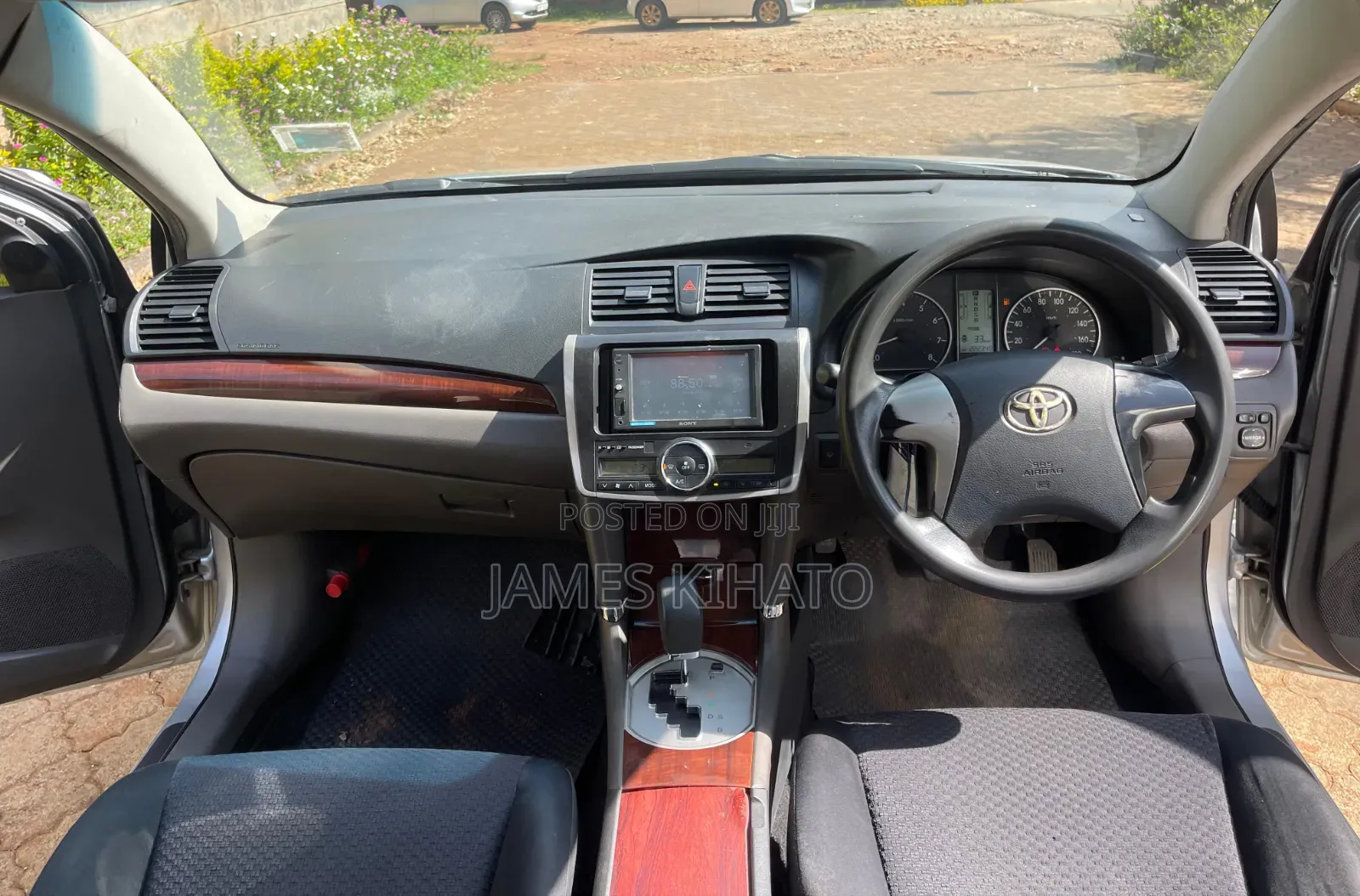 Toyota Premio 2012 Silver