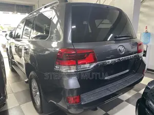 Toyota Land Cruiser 4.6 V8 ZX 2019 Gray