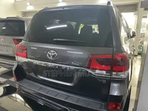 Toyota Land Cruiser 4.6 V8 ZX 2019 Gray