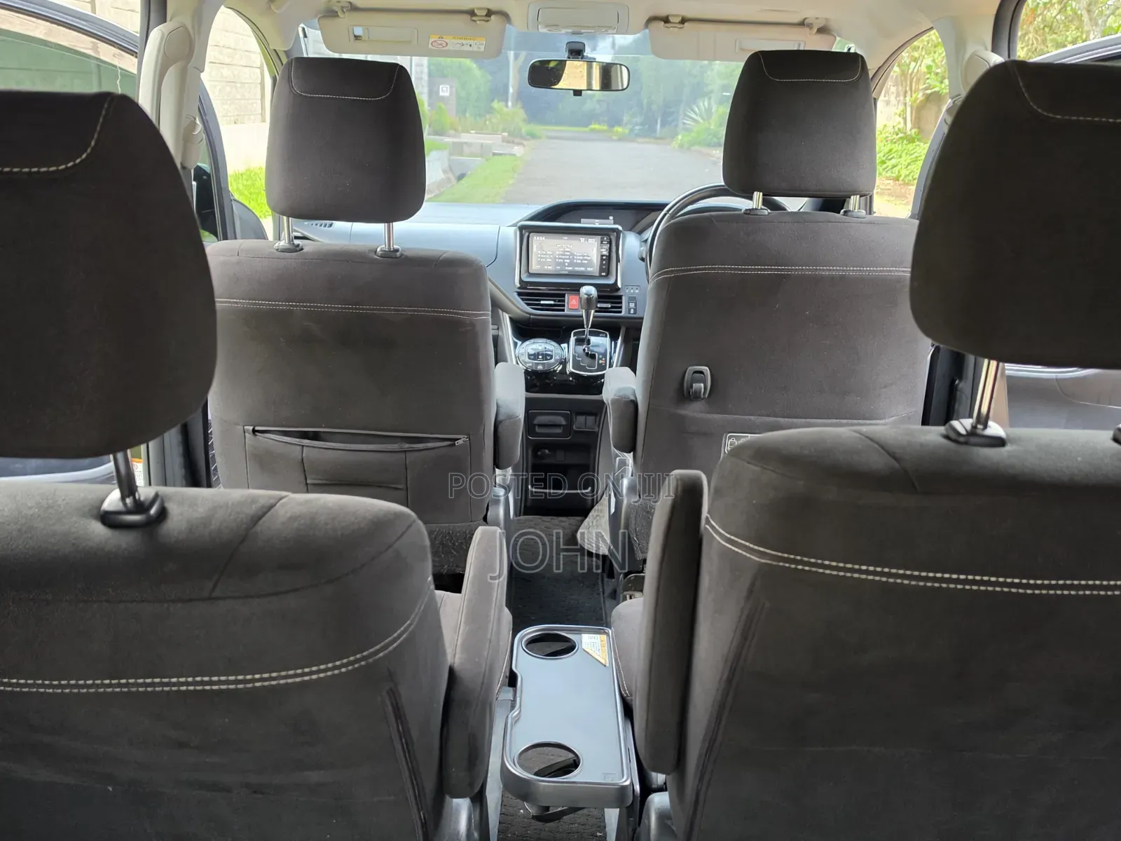 Toyota Esquire 2.0 FWD (8 seater) 2015 Maroon