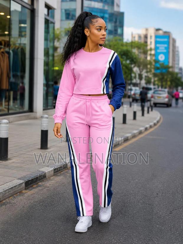 Stylish 2-Piece Crop Top Joggers Tracksuit Set Beige/Blue
