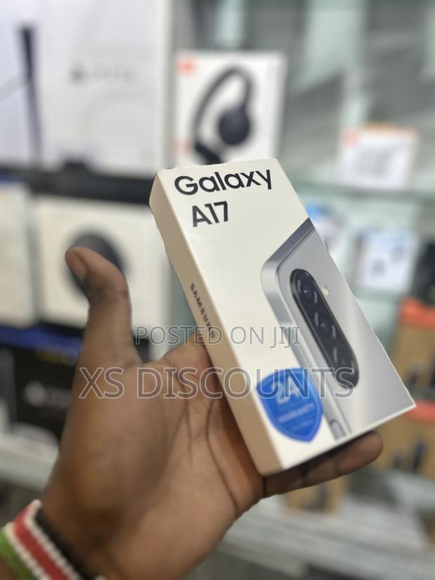 New Samsung Galaxy A17 128 GB Silver - thumbnail 2