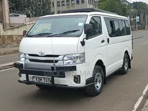 Toyota HiAce 2016 White