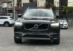 Volvo XC90 T5 Momentum AWD 2019 Black