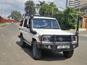 Toyota Land Cruiser 2011 White