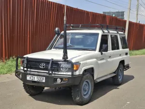 Toyota Land Cruiser 2011 White