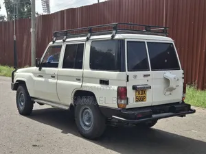 Toyota Land Cruiser 2011 White
