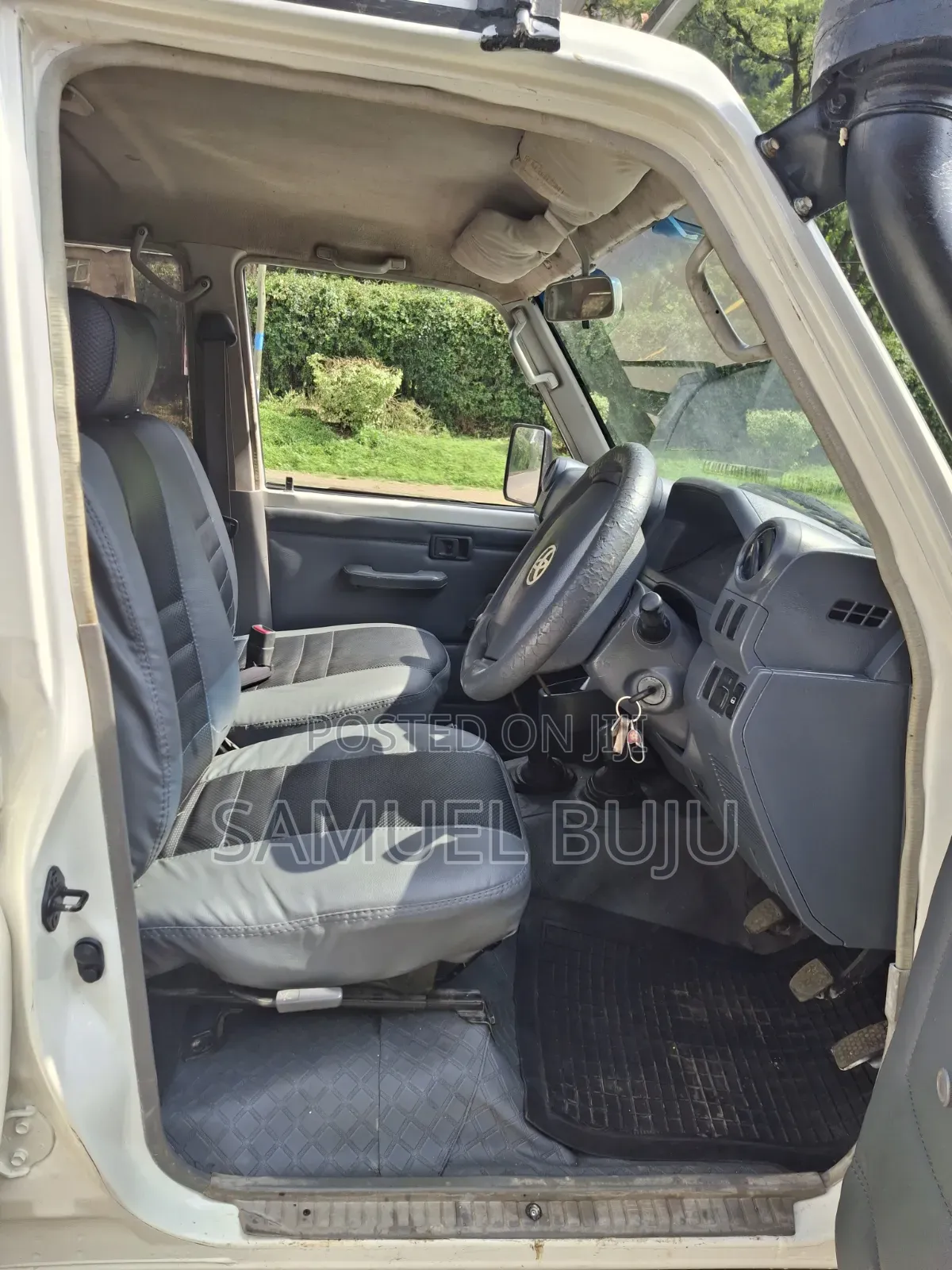 Toyota Land Cruiser 2011 White