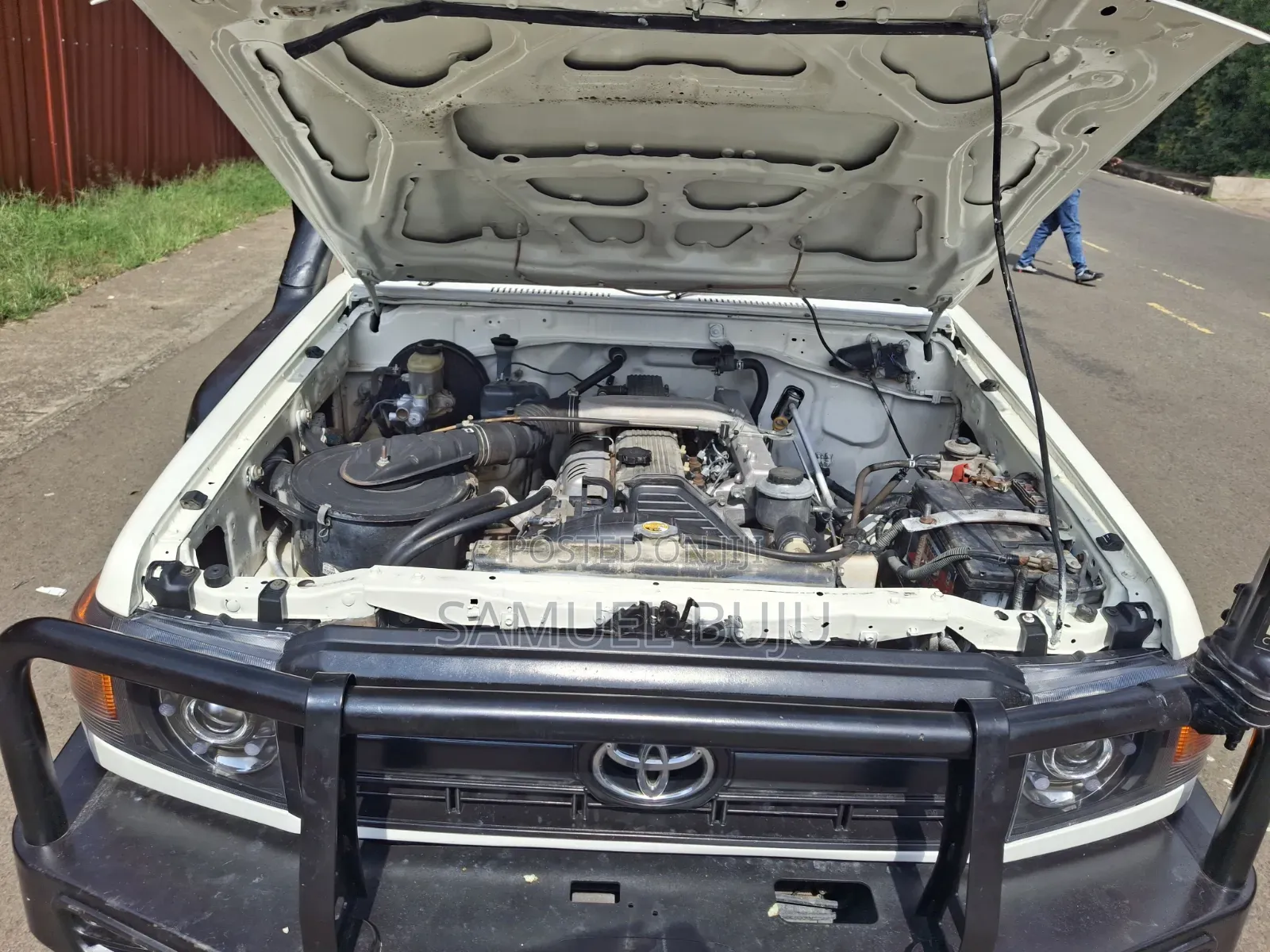 Toyota Land Cruiser 2011 White