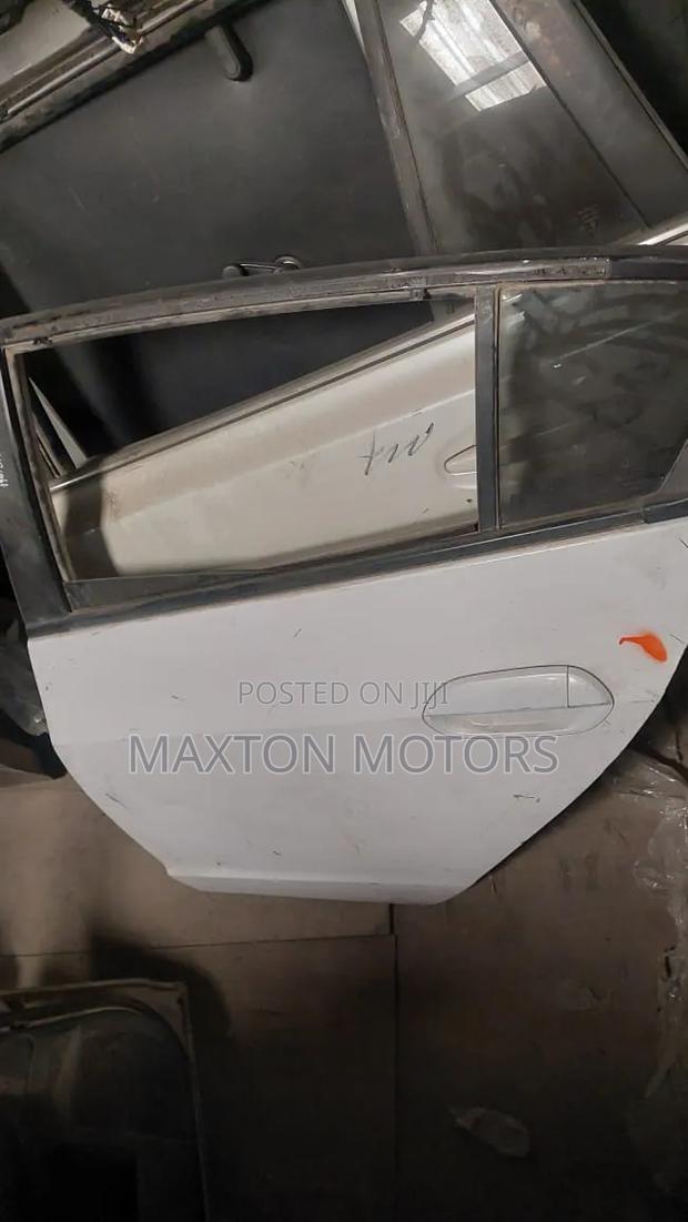 Honda Insight Rear Door - main view